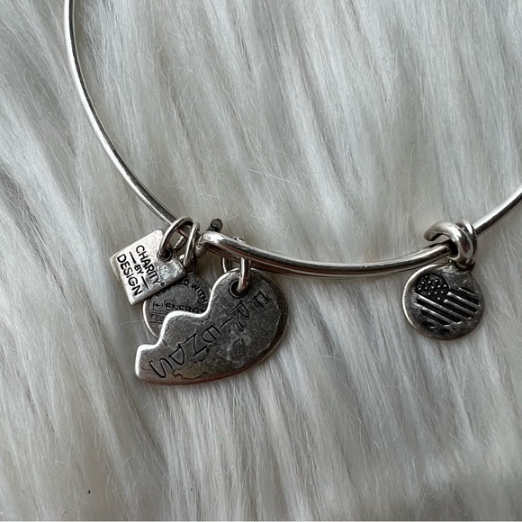 Alex and Ani Rafaelian Silver Best Friend Half Heart ‘FRIEND’ Charm Bangle - Picture 3 of 3